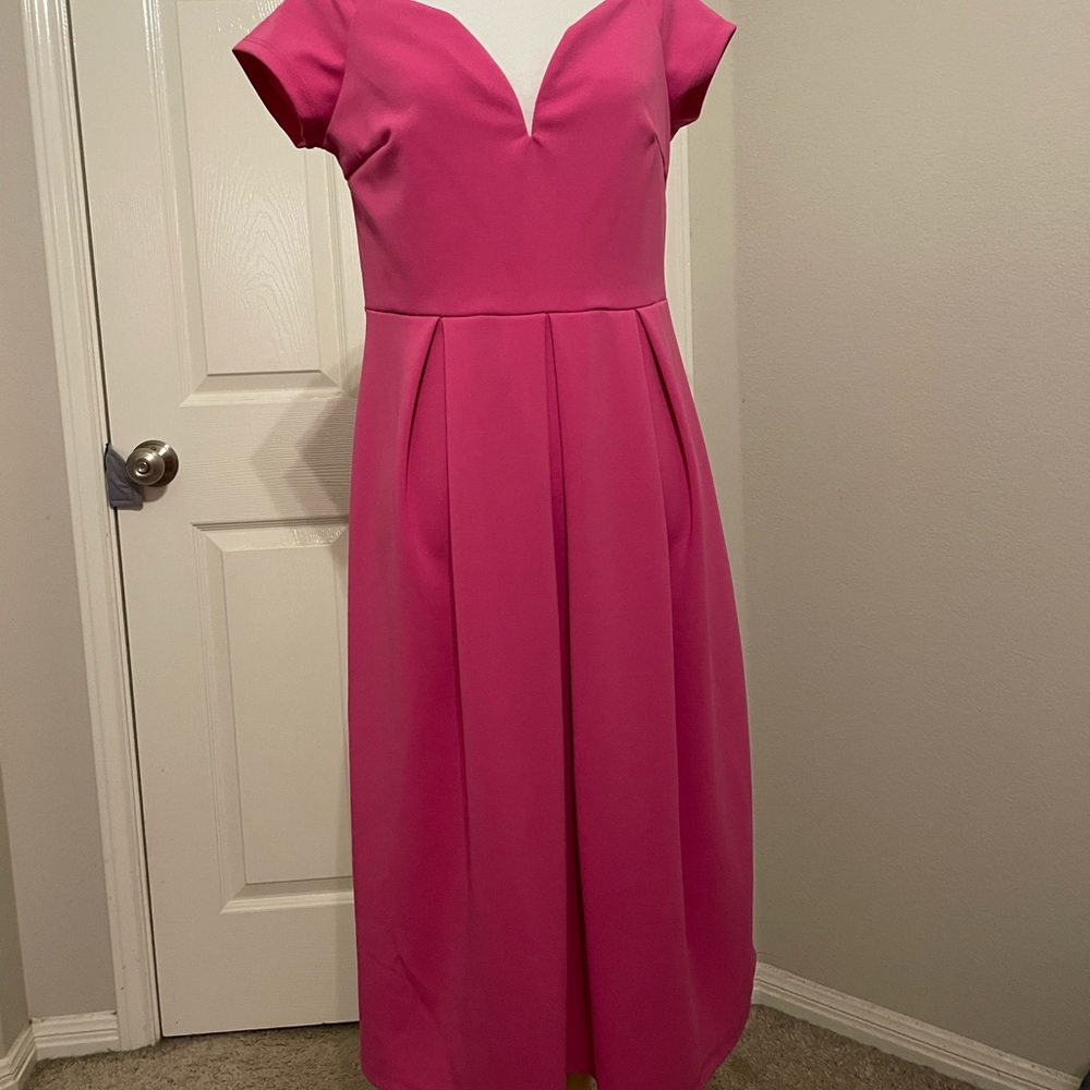 Pink dress with a pinup look.